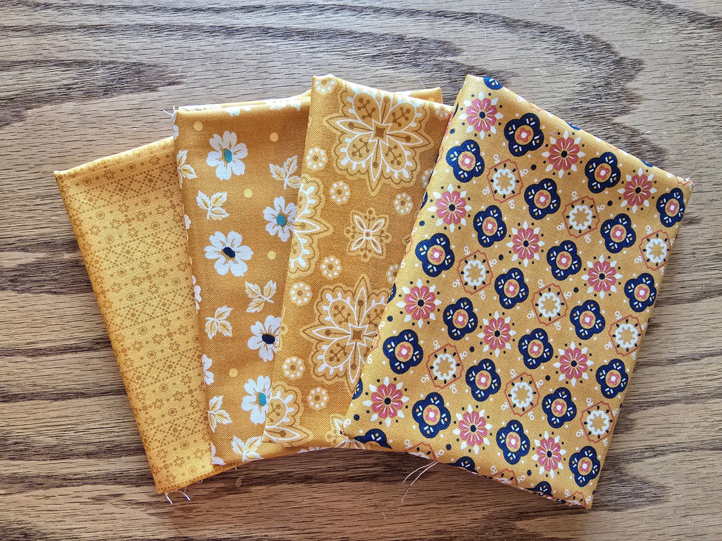 Americana by Lori Holt - 31 piece fat quarter bundle